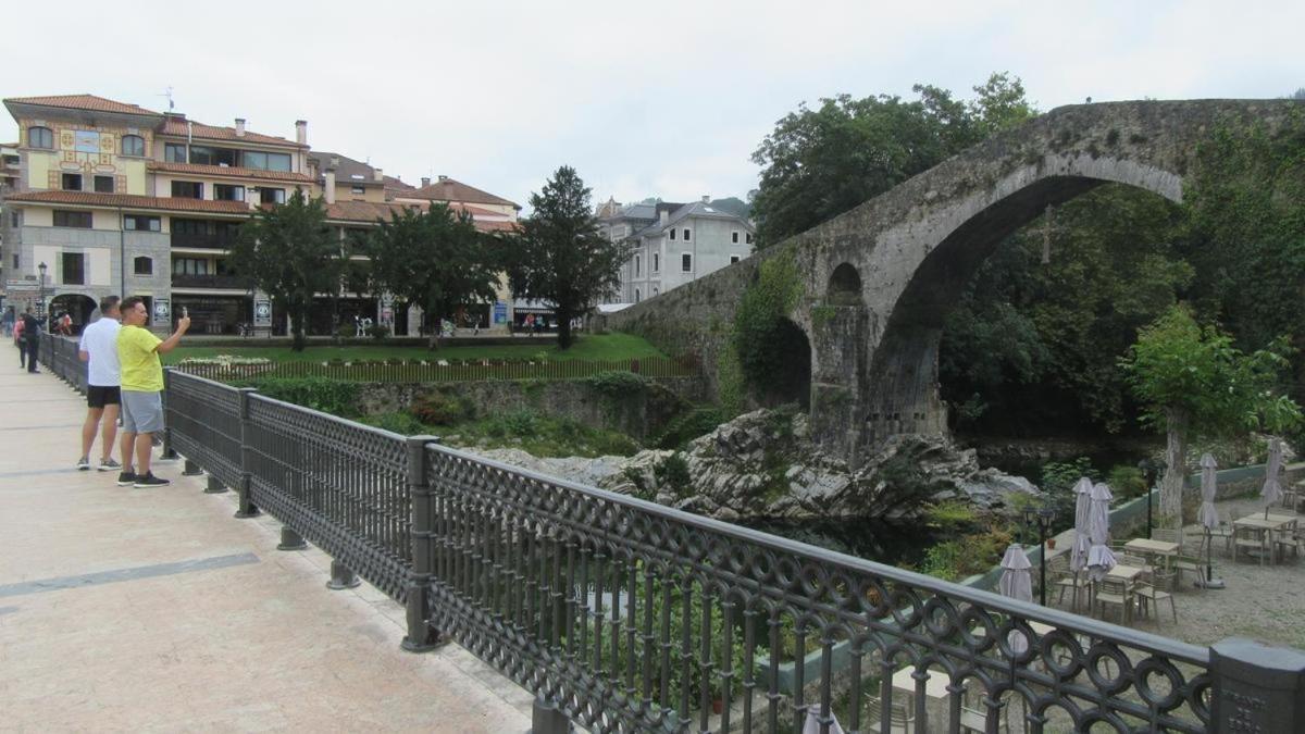 Apartamento con terraza al Puente Romano Onís Exterior foto